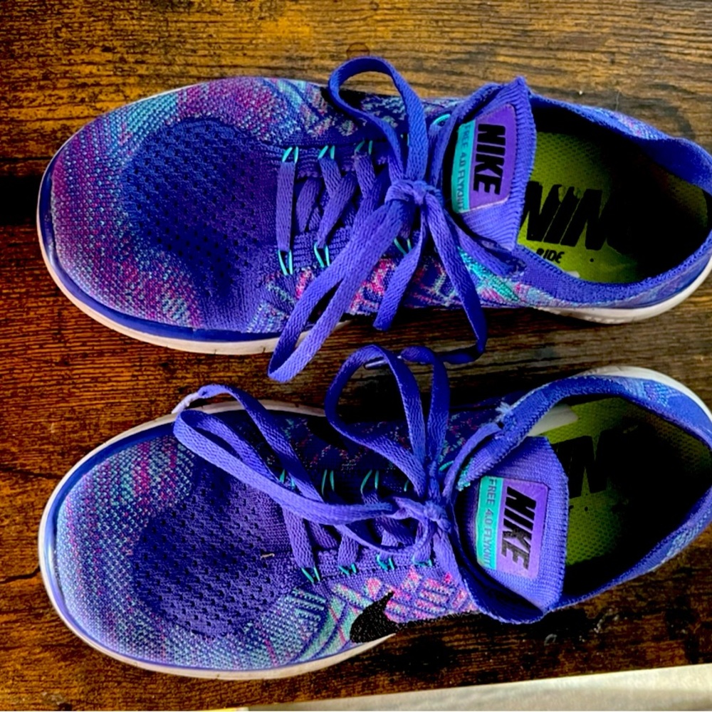 Woman’s Nike Barefoot Ride Free 4.0 FLYKNIT running athletic shoe